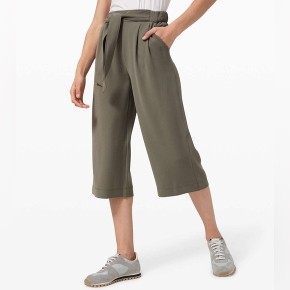 Lululemon Noir Crop Waist Tie Removed High Rise Relaxed Fit Pant in Grey Sage - Picture 1 of 14